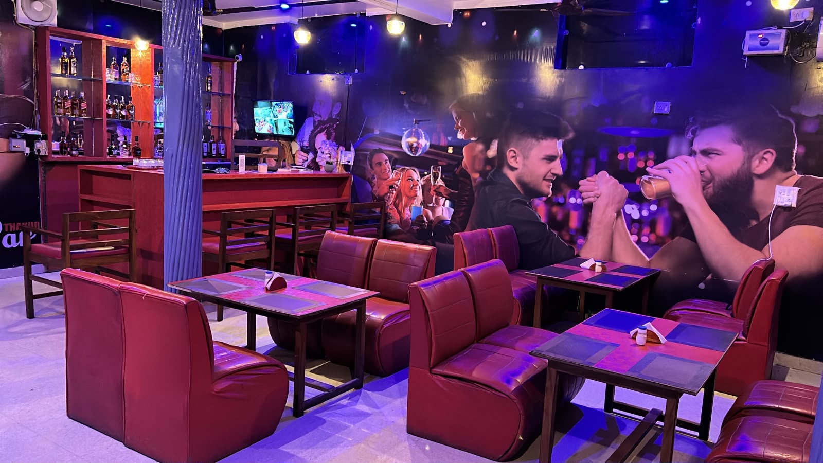 Bar & Lounge